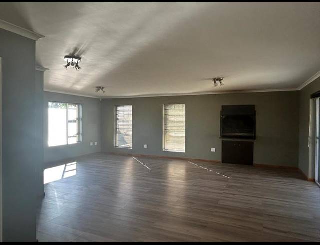 3 BEDROOM PROPERTY TO RENT IN PROTEA HEIGHTS